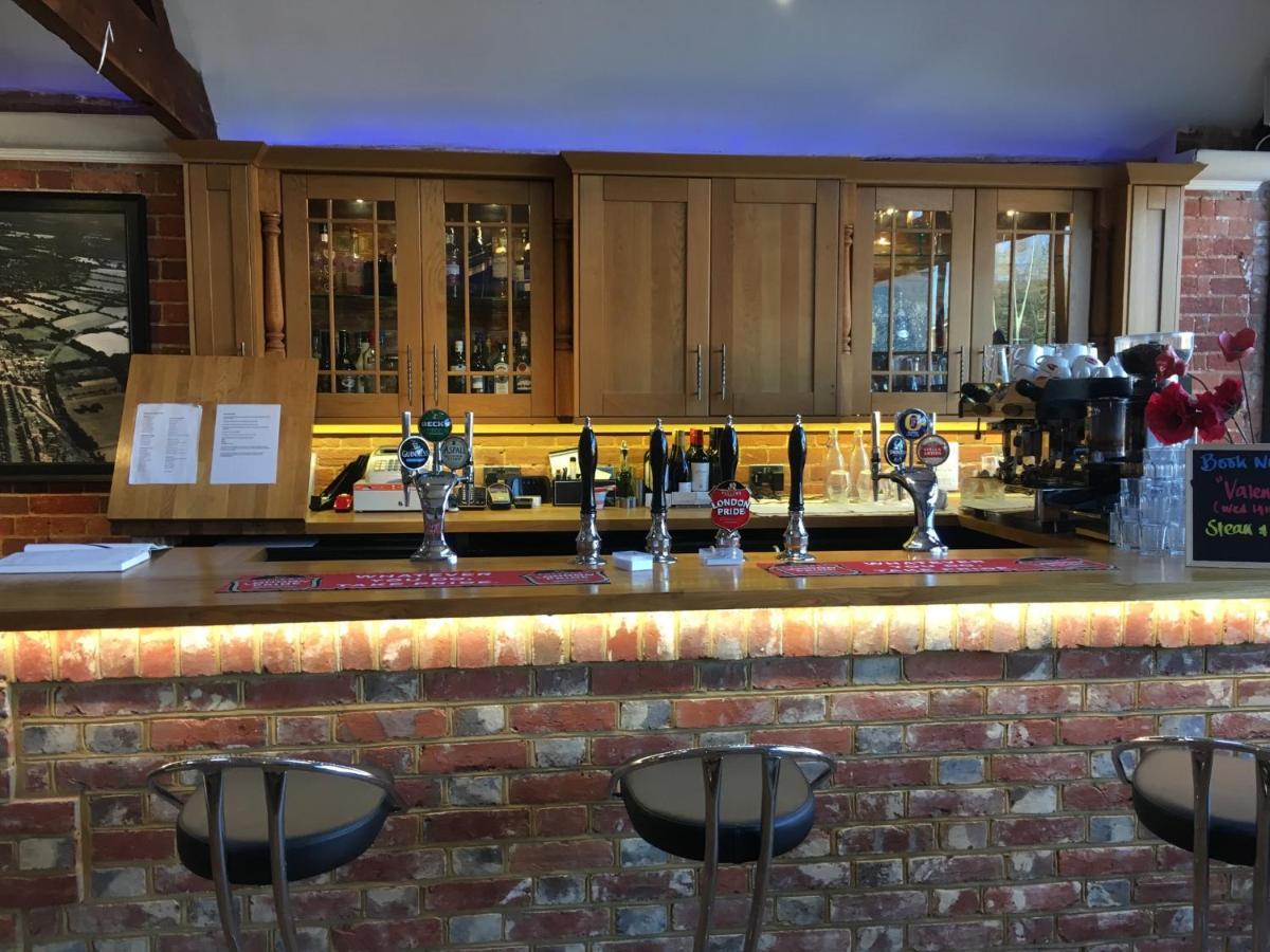The White Hart Pub And Rooms Cranleigh Dış mekan fotoğraf